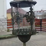 Ezuest Boroka *