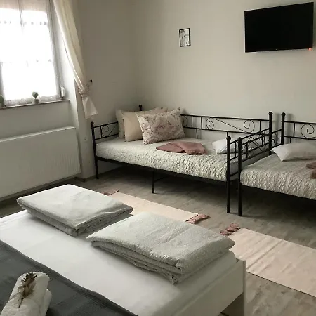 Ezuest Boroka Apartment *